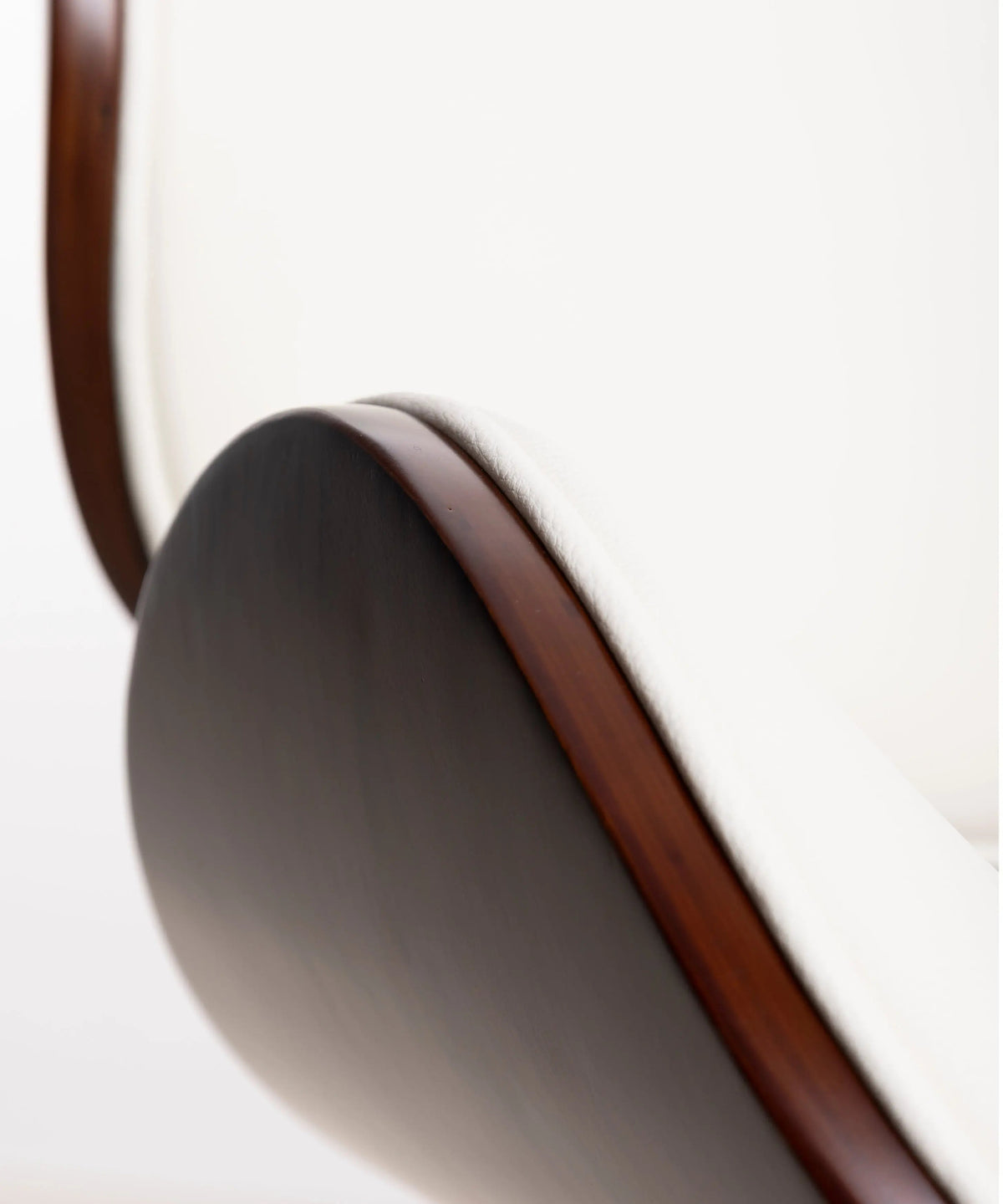 Chaise de bureau en similicuir et bois Shelley