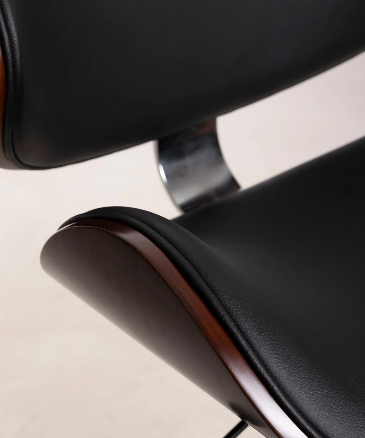 Chaise de bureau en similicuir et bois Shelley