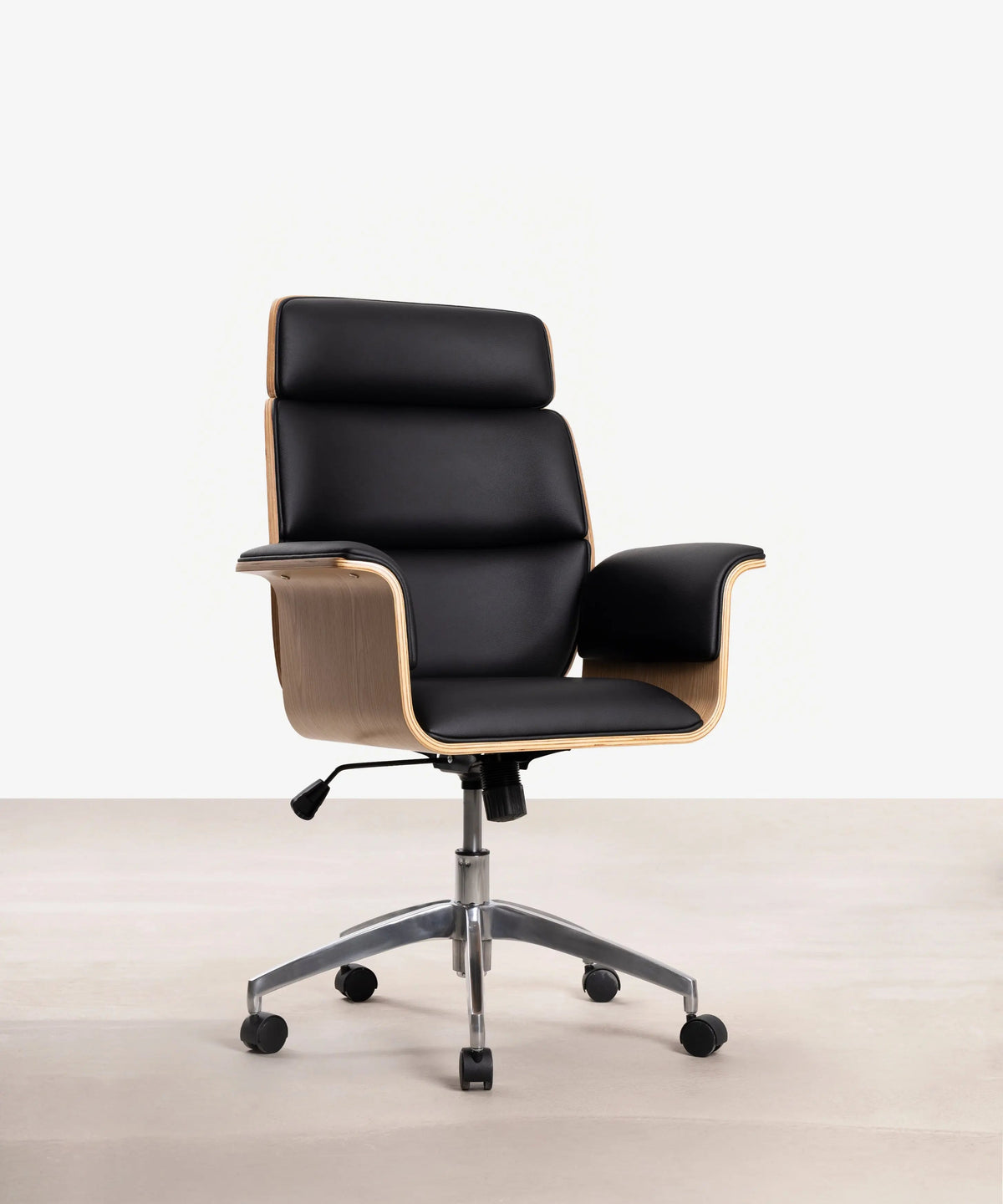 Chaise de bureau en similicuir et bois Shiro