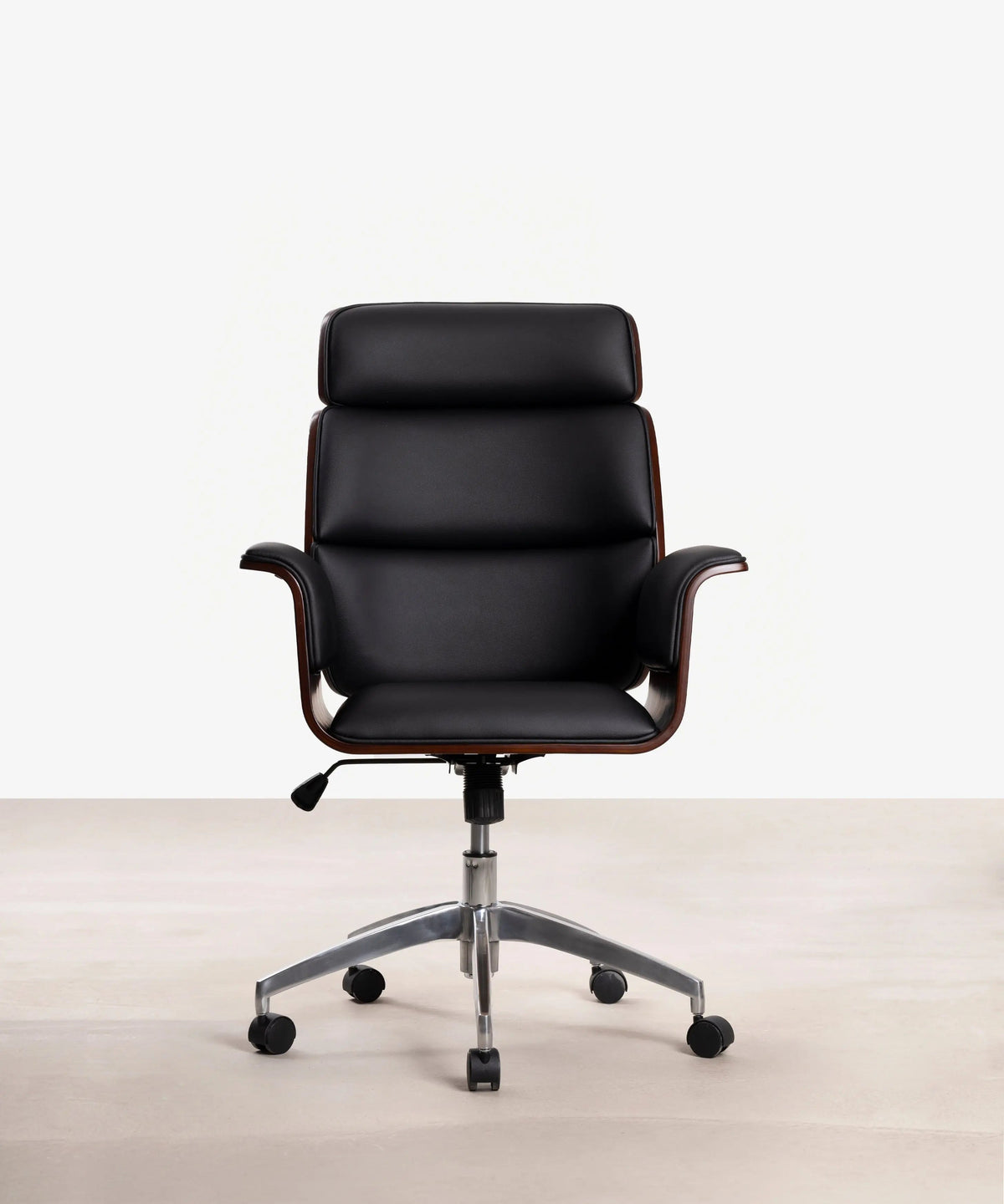 Chaise de bureau en similicuir et bois Shiro