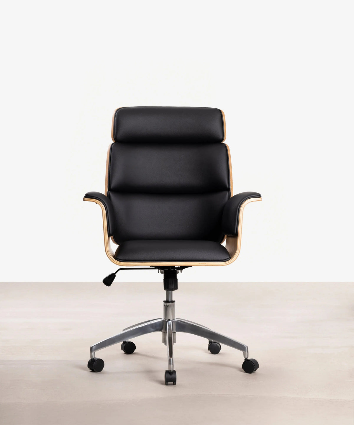 Chaise de bureau en similicuir et bois Shiro