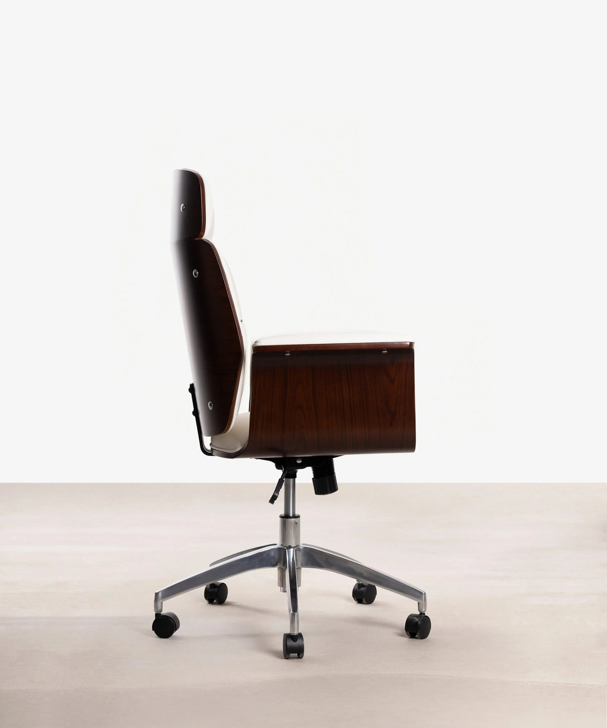Chaise de bureau en similicuir et bois Shiro