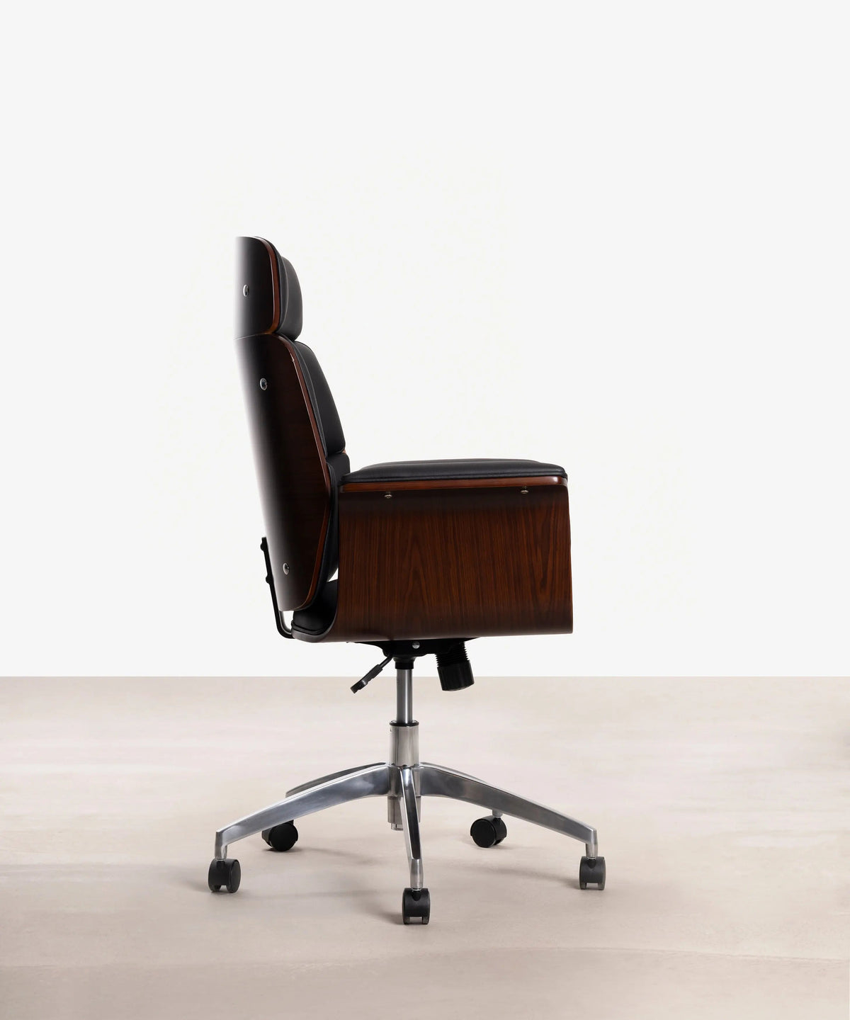 Chaise de bureau en similicuir et bois Shiro