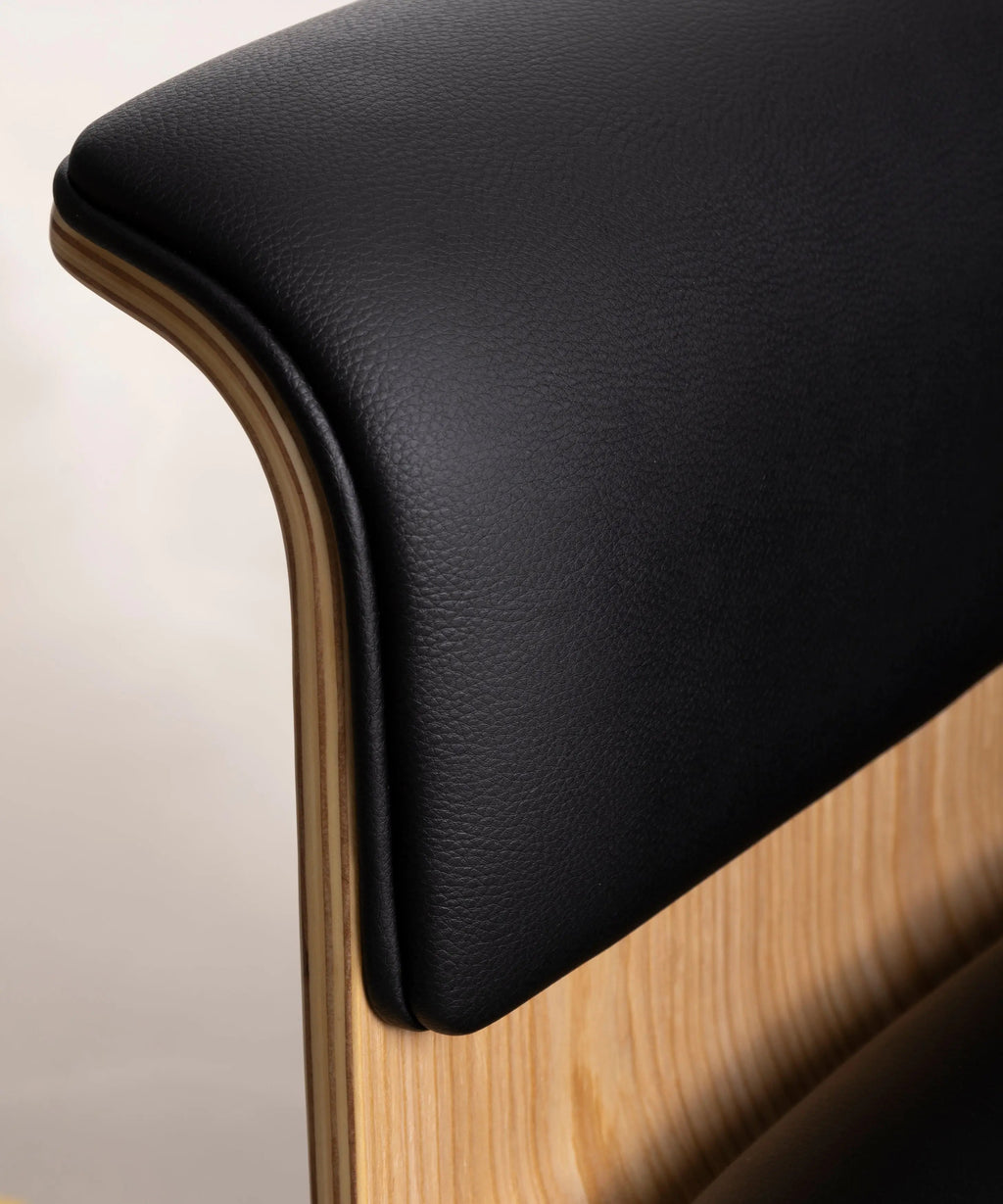 Chaise de bureau en similicuir et bois Shiro