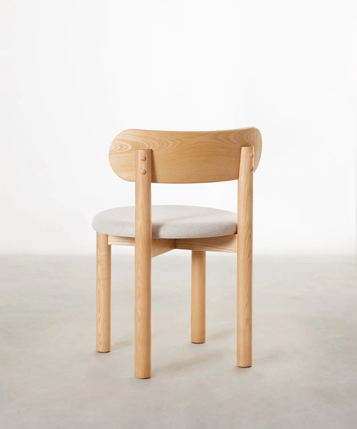 Chaise de salle à manger en bois rembourrée Bianca