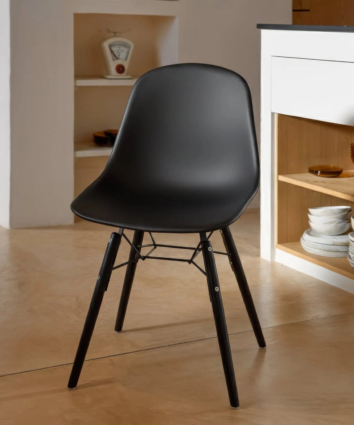 Chaise de salle à manger en polypropylène et bois Elon