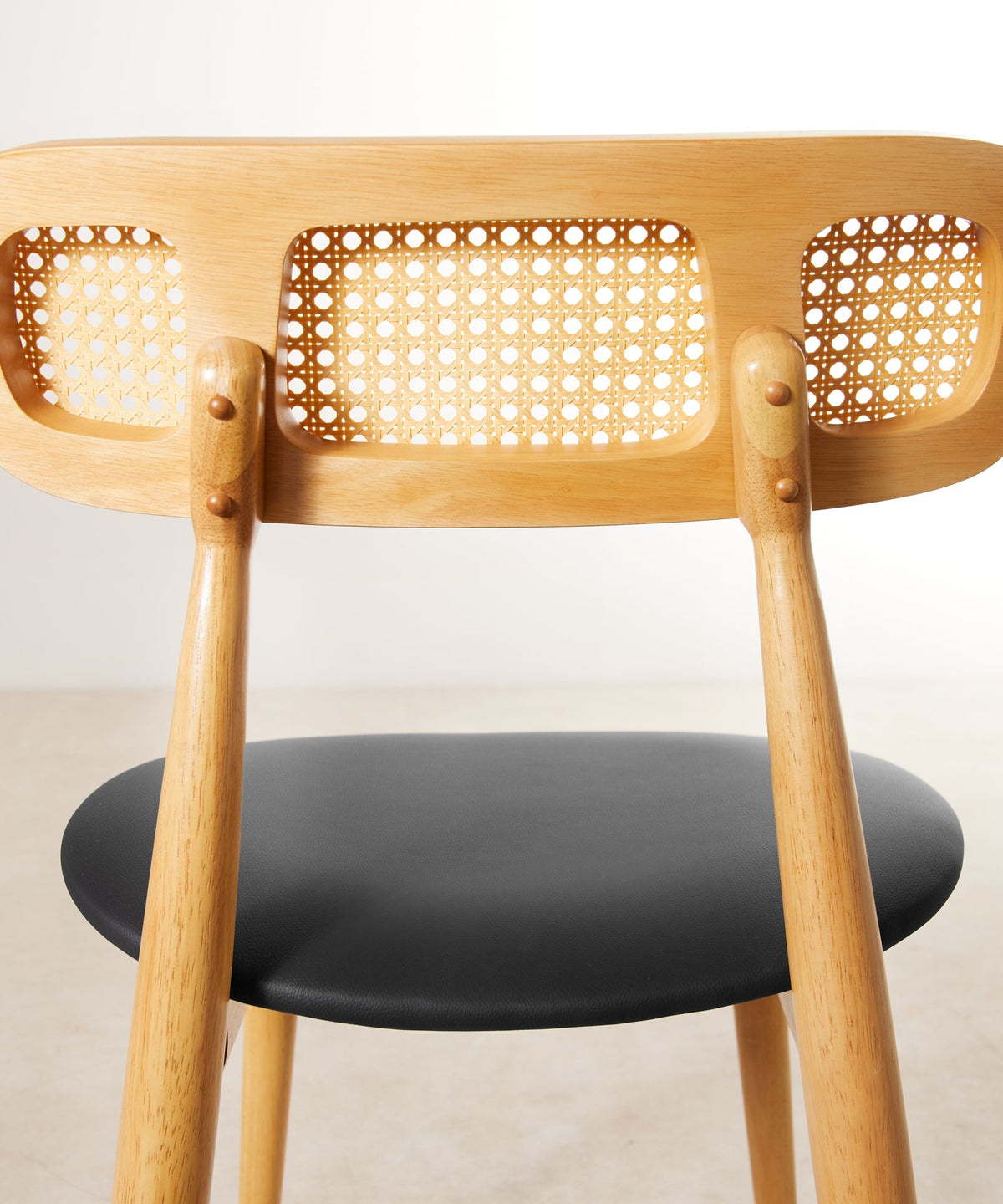 Chaise de salle à manger en bois rembourrée Flora