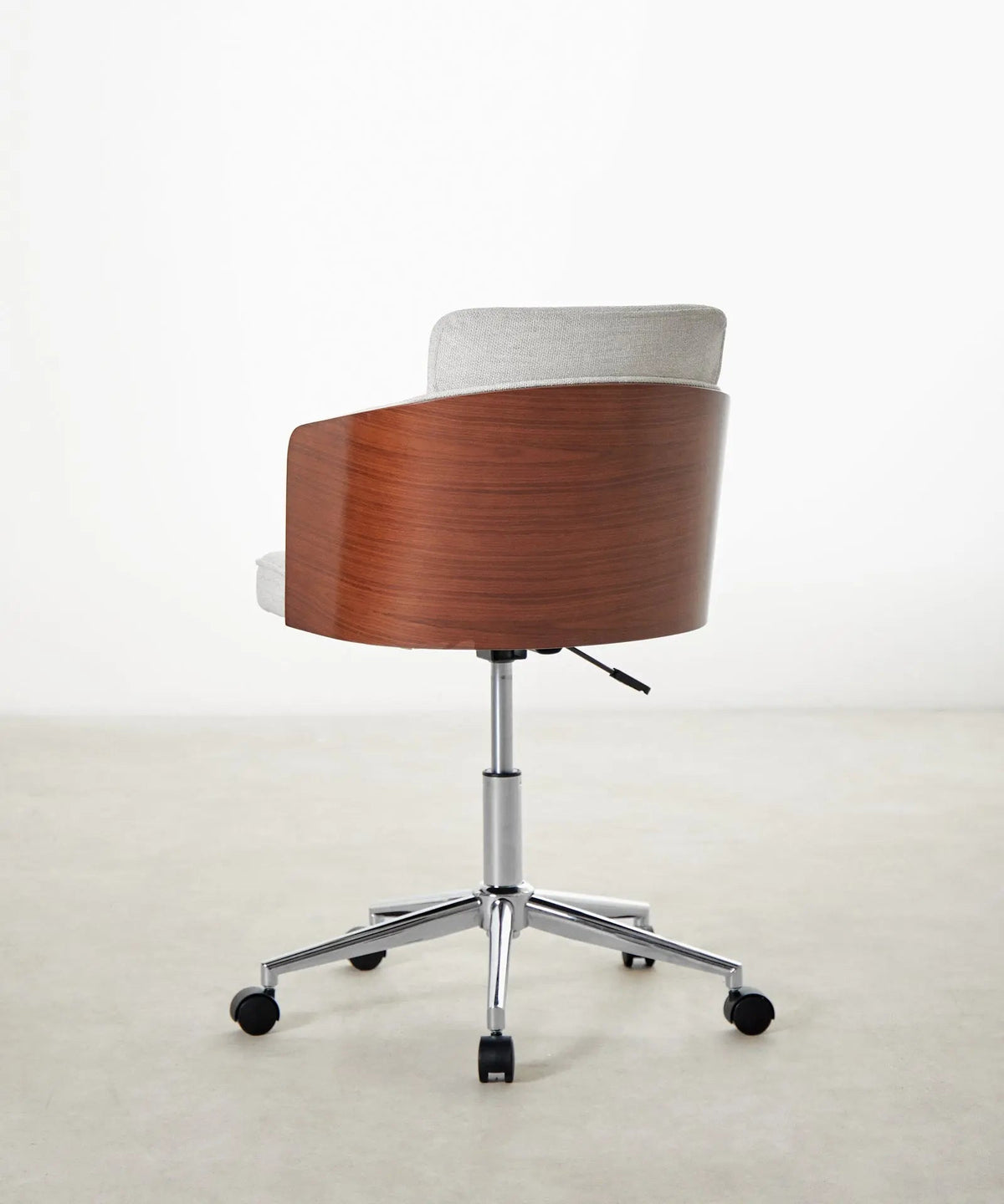 Chaise de bureau réglable en bois rembourrée Maddie