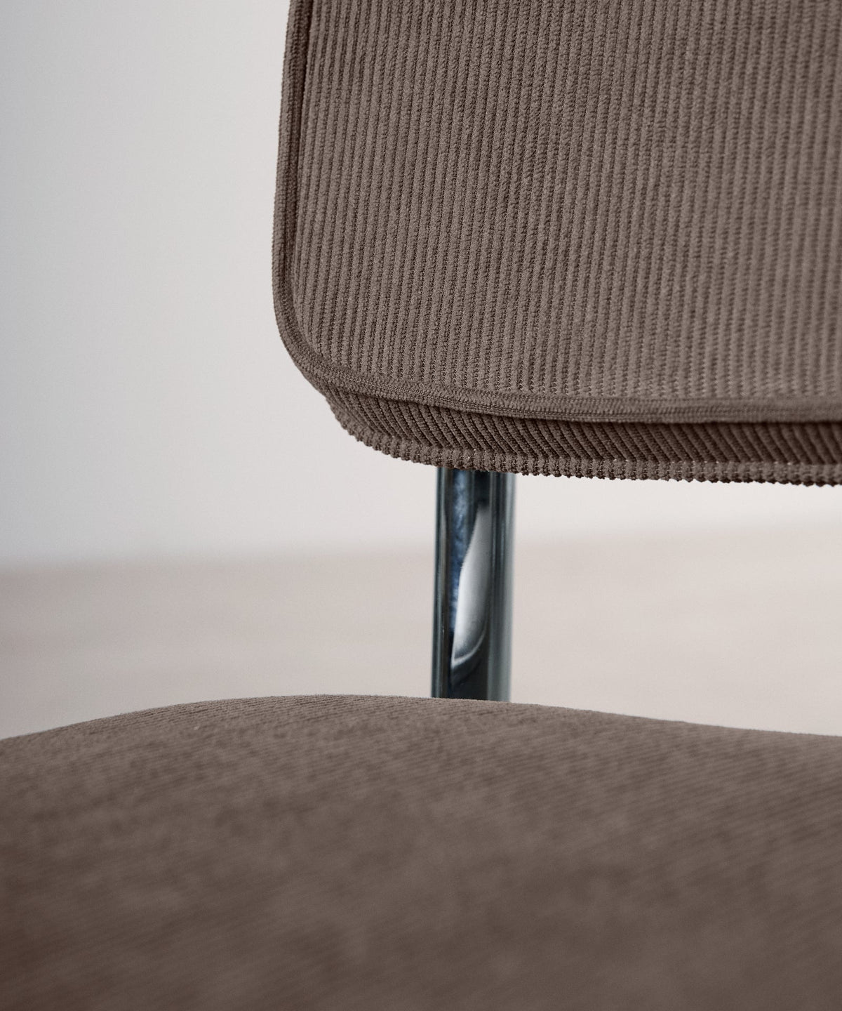 Chaise de salle à manger en tissu velours côtelé et métal Anela