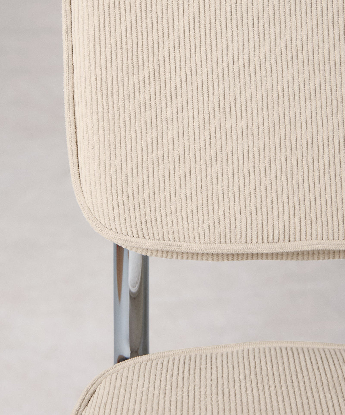 Chaise de salle à manger en tissu velours côtelé et métal Anela