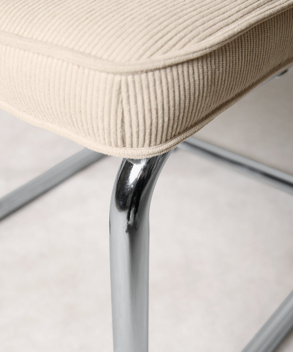 Chaise de salle à manger en tissu velours côtelé et métal Anela