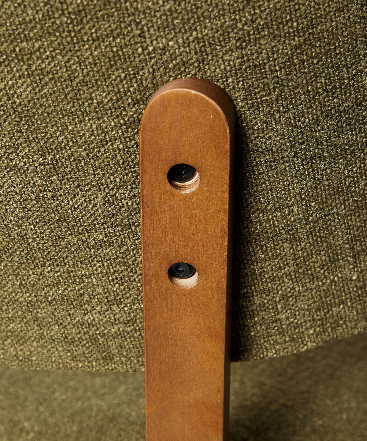 Chaise de salle à manger en bois et rembourrée Benton