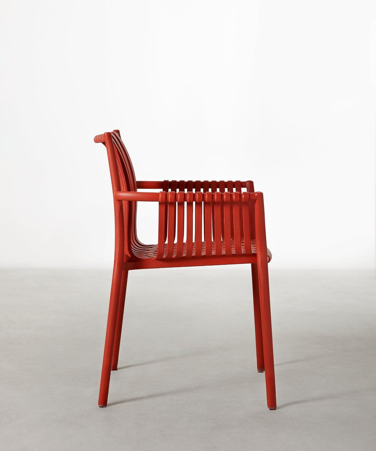 Chaise en polypropylène avec accoudoirs Salma