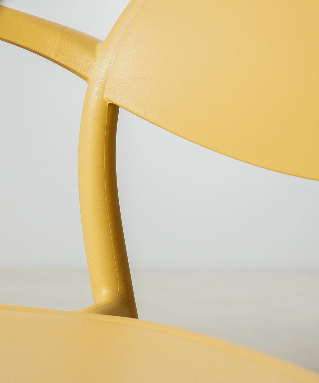 Chaise en Polypropylène avec Accoudoirs Cala