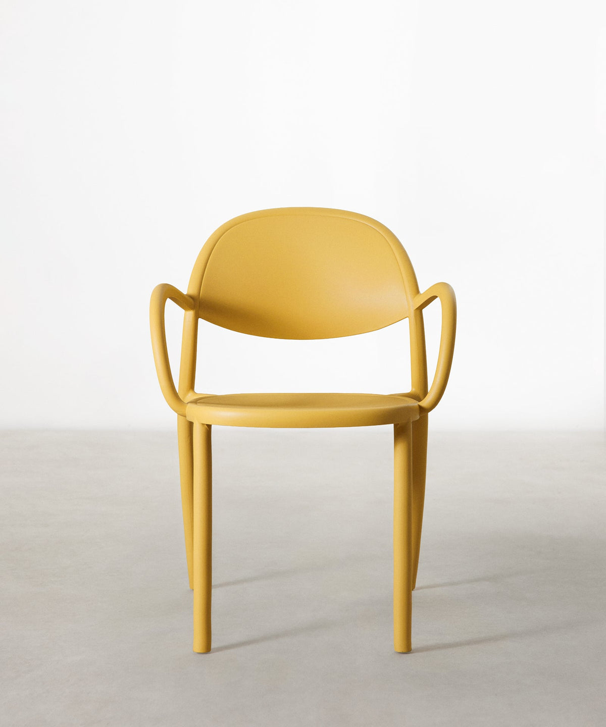 Chaise en Polypropylène avec Accoudoirs Cala
