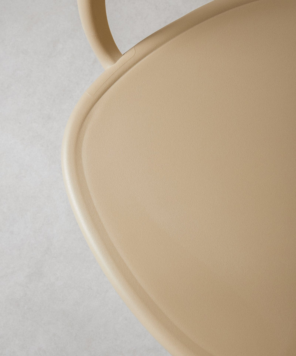 Chaise en Polypropylène avec Accoudoirs Cala