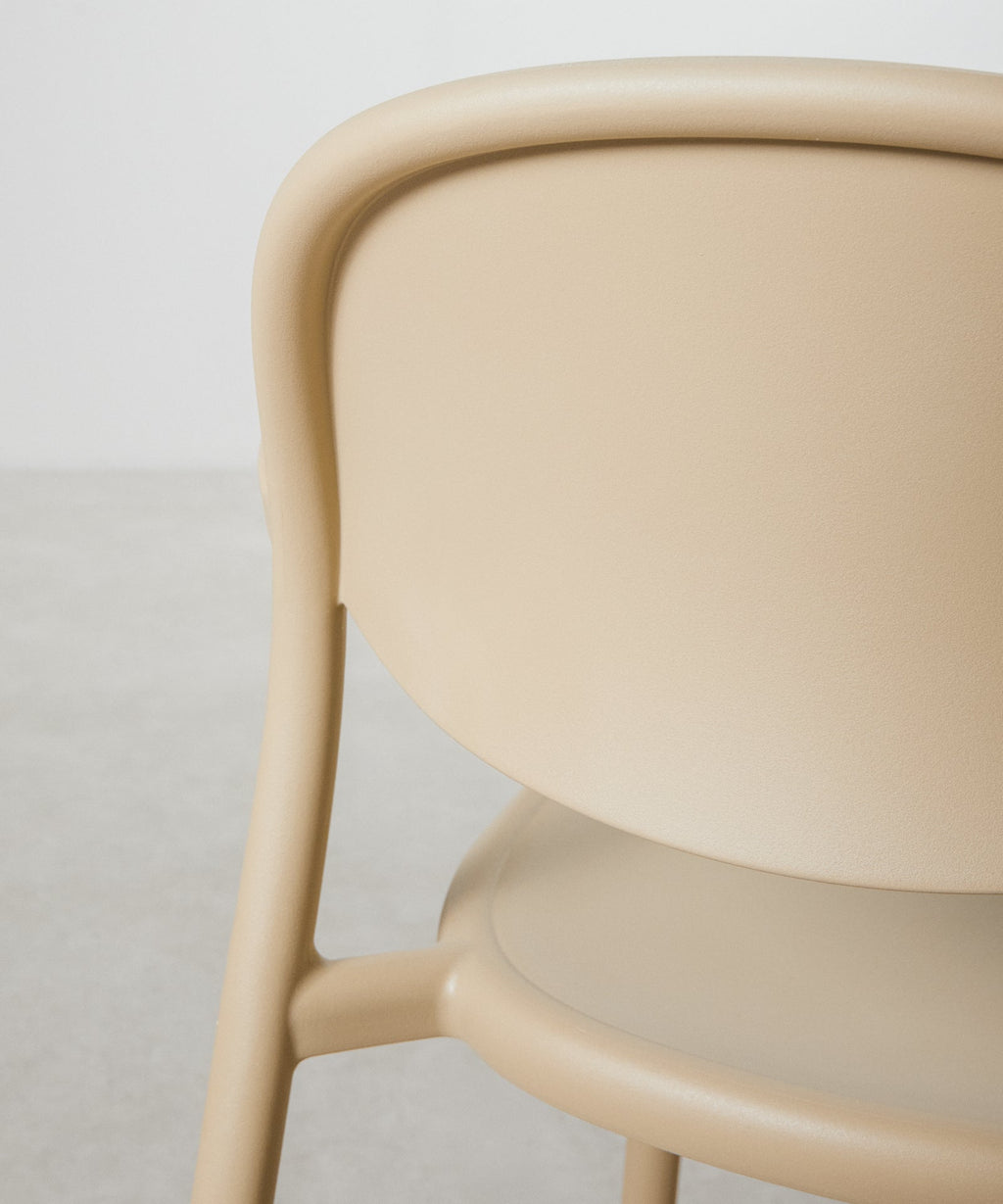 Chaise en Polypropylène avec Accoudoirs Cala