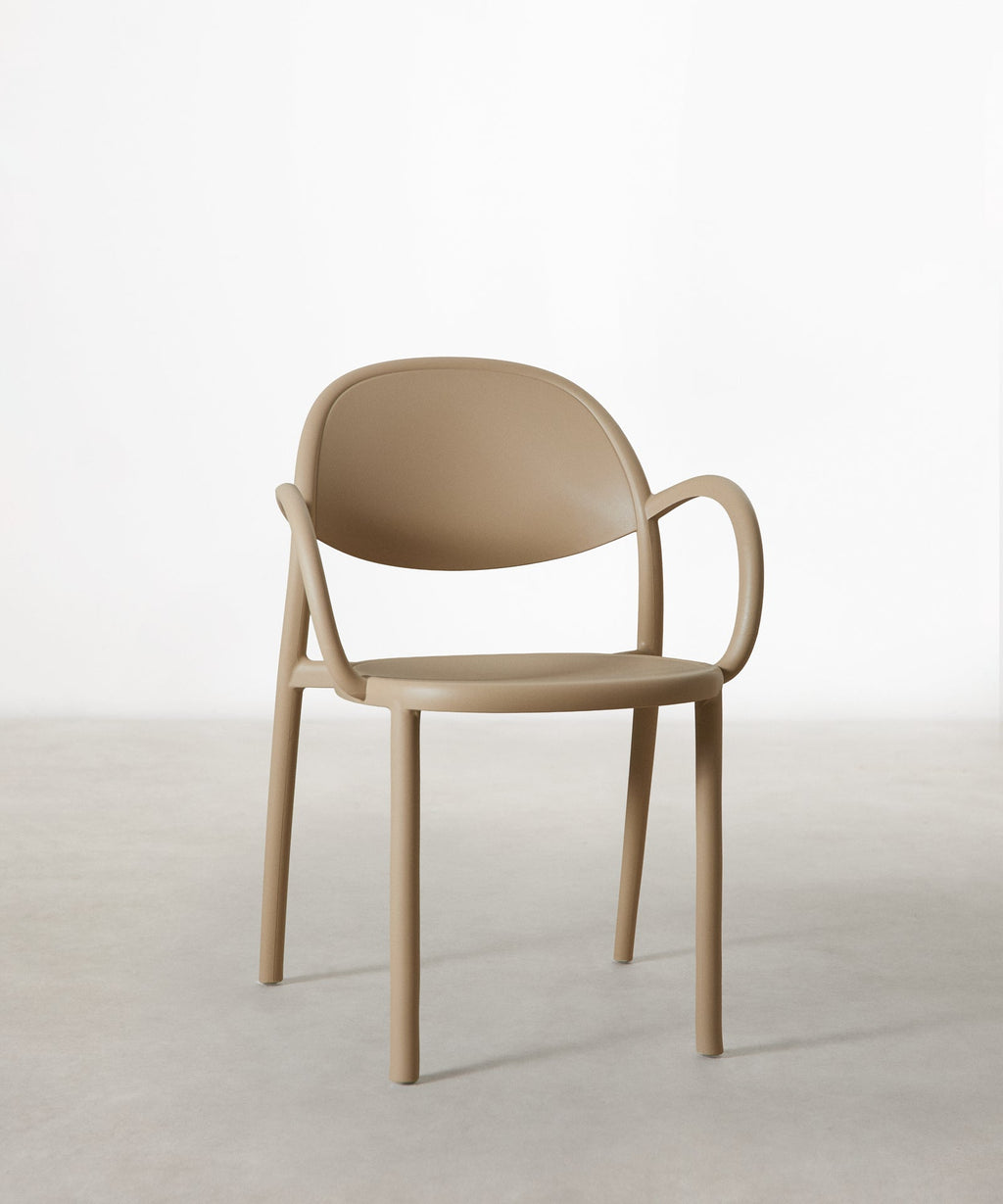 Chaise en Polypropylène avec Accoudoirs Cala