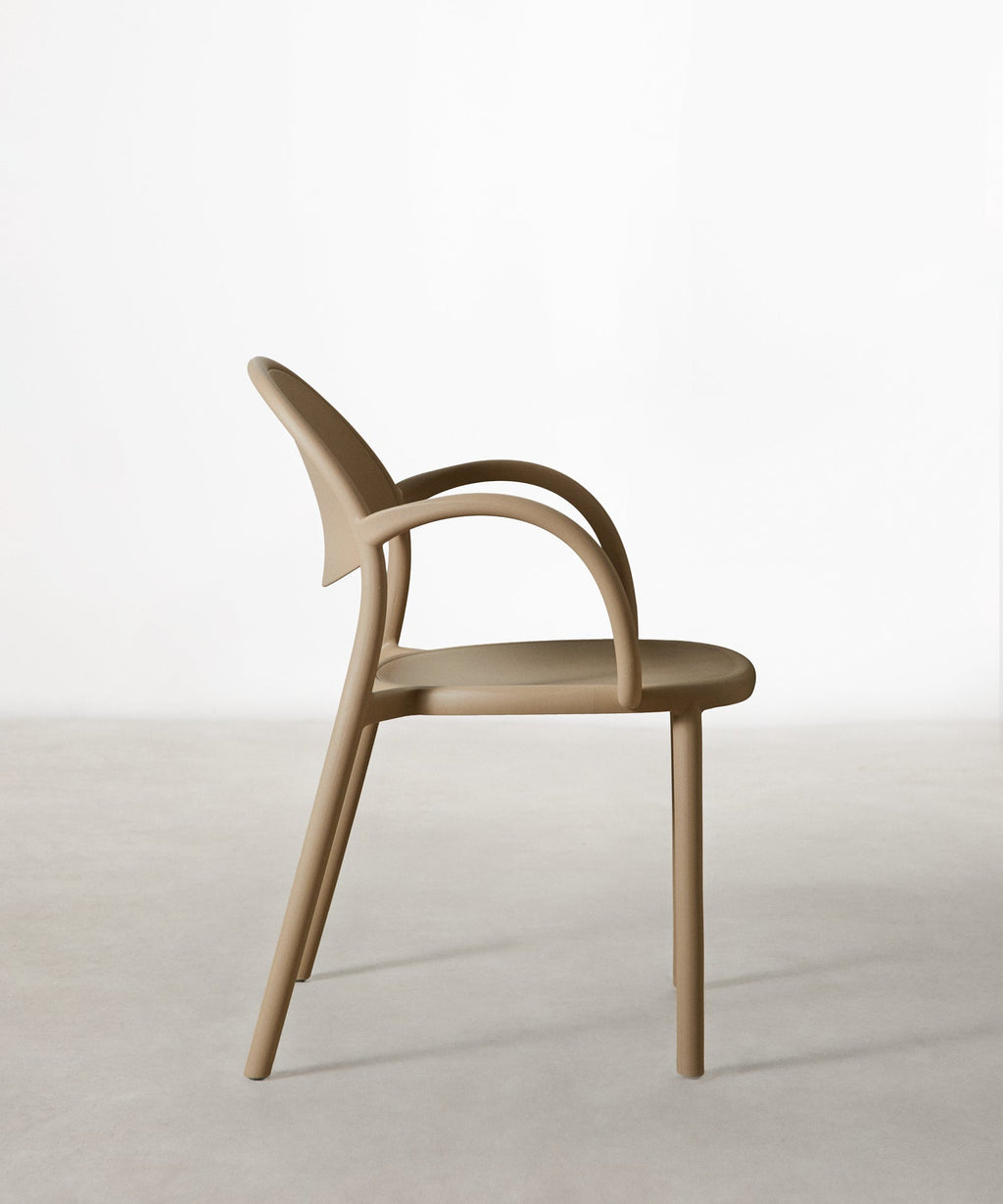 Chaise en Polypropylène avec Accoudoirs Cala