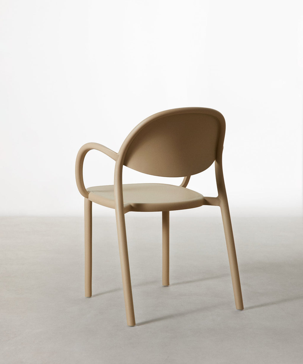 Chaise en Polypropylène avec Accoudoirs Cala