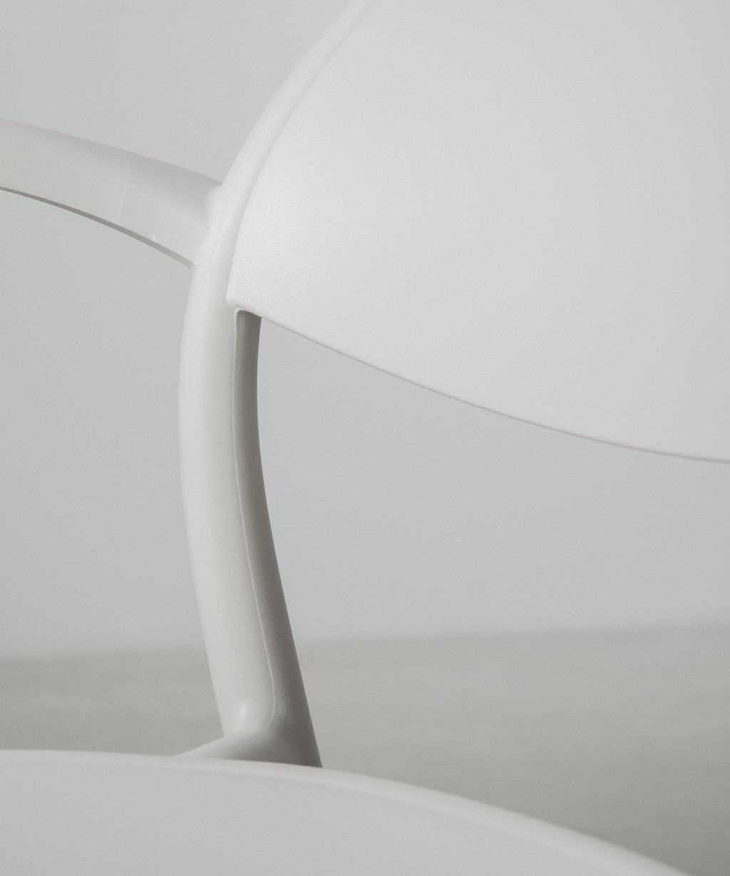 Chaise en Polypropylène avec Accoudoirs Cala