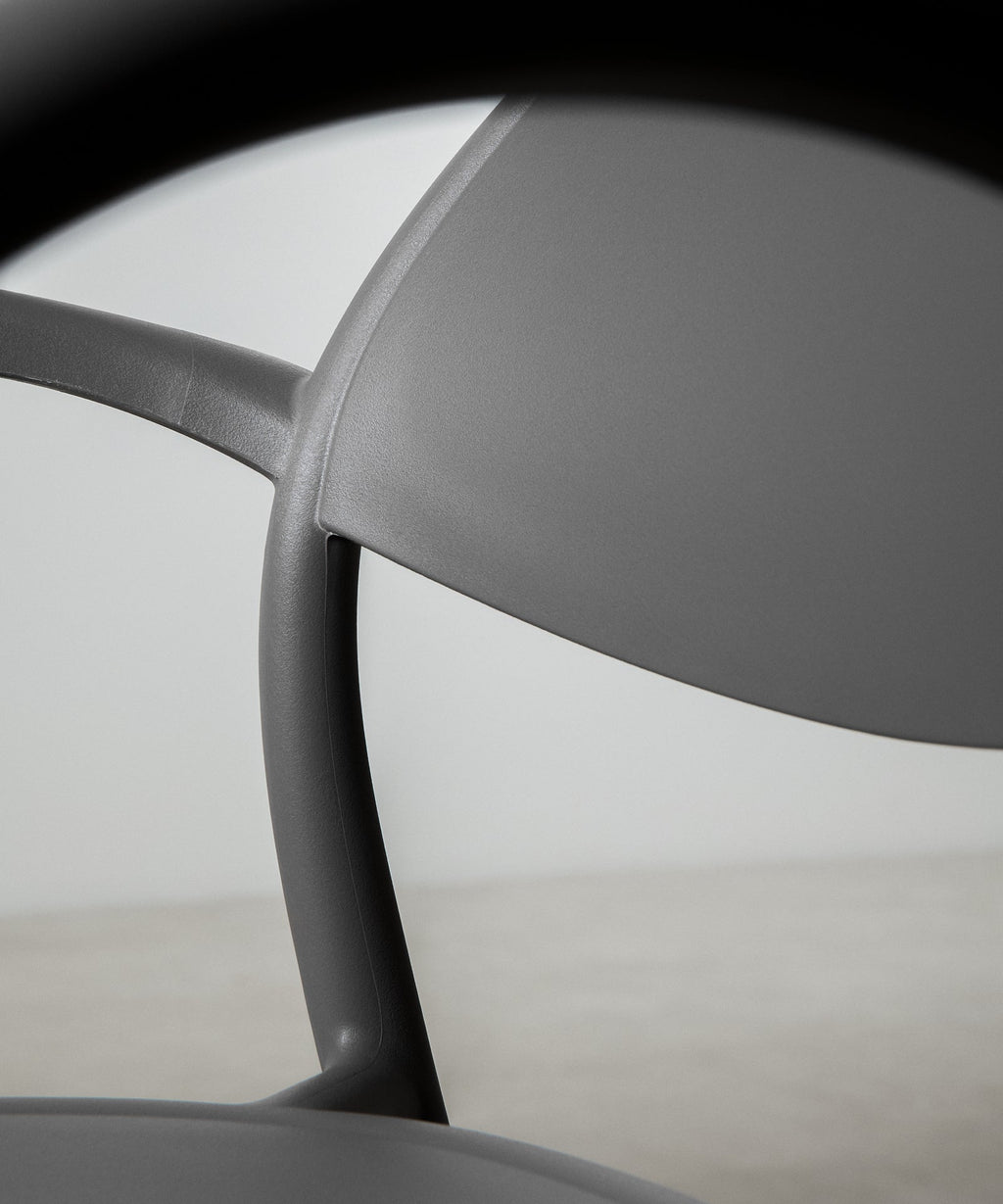 Chaise en Polypropylène avec Accoudoirs Cala