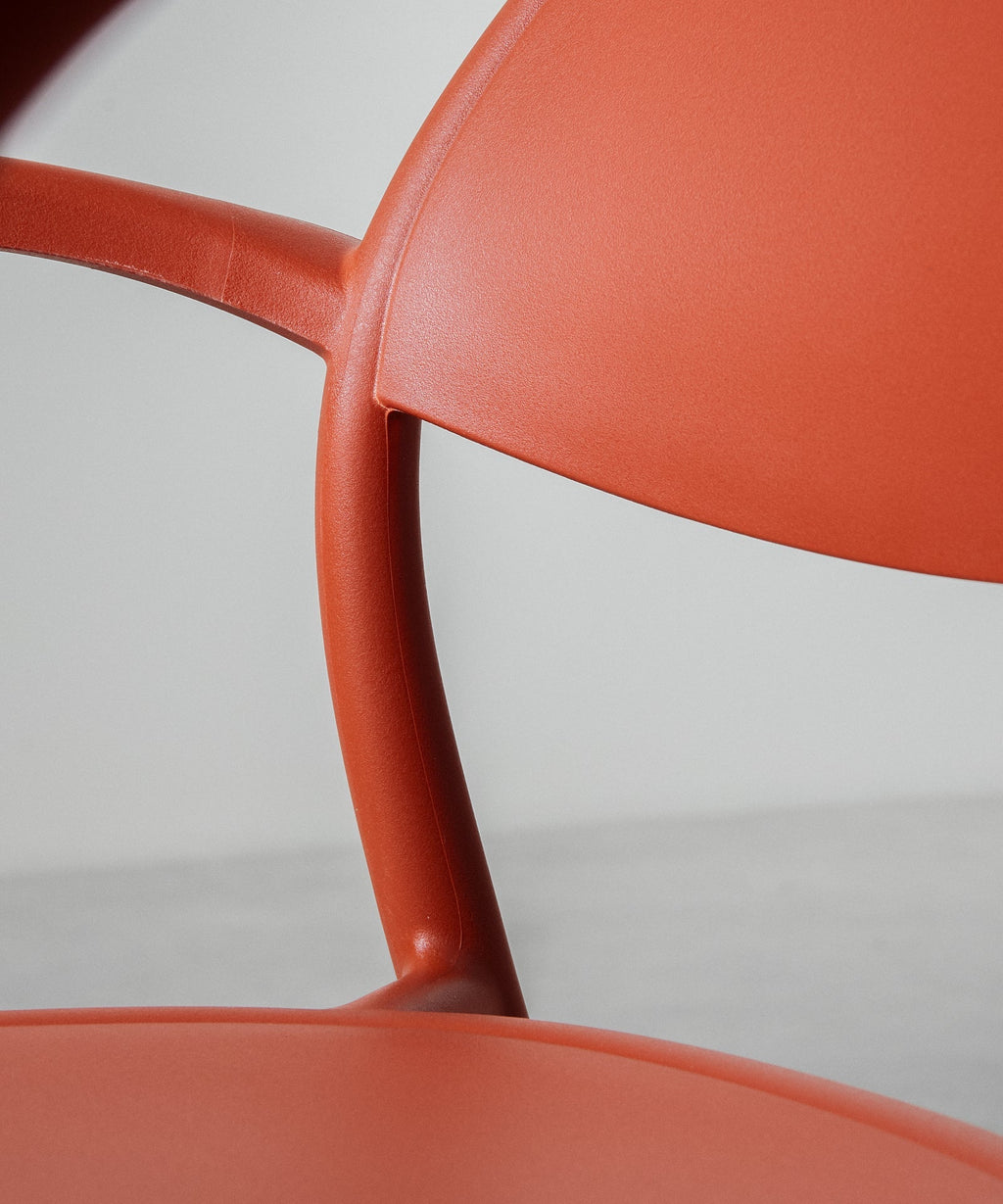 Chaise en Polypropylène avec Accoudoirs Cala
