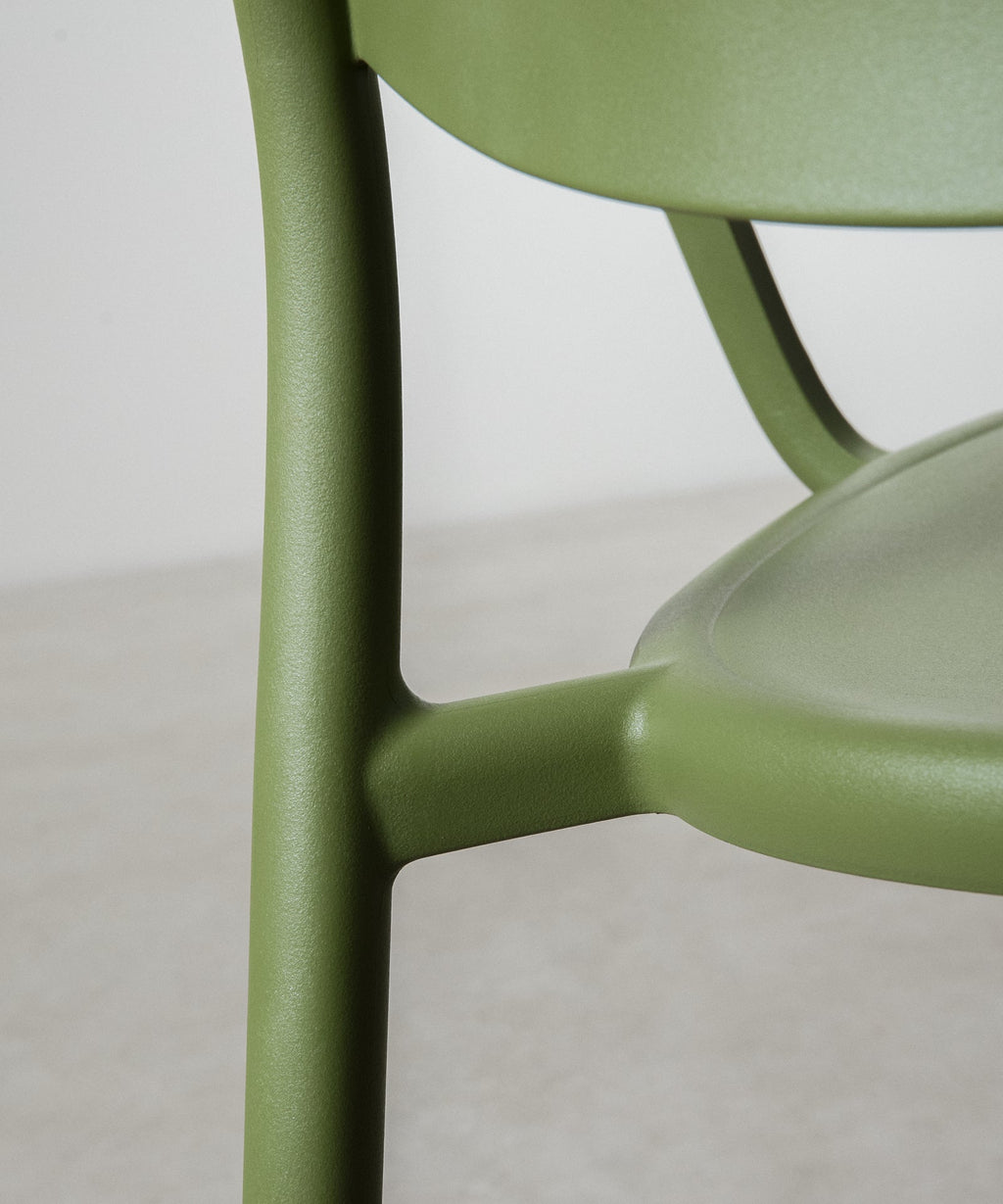 Chaise en Polypropylène avec Accoudoirs Cala