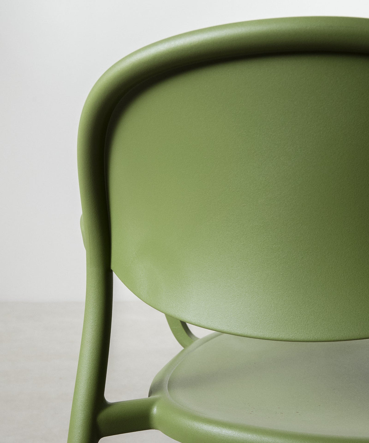 Chaise en Polypropylène avec Accoudoirs Cala