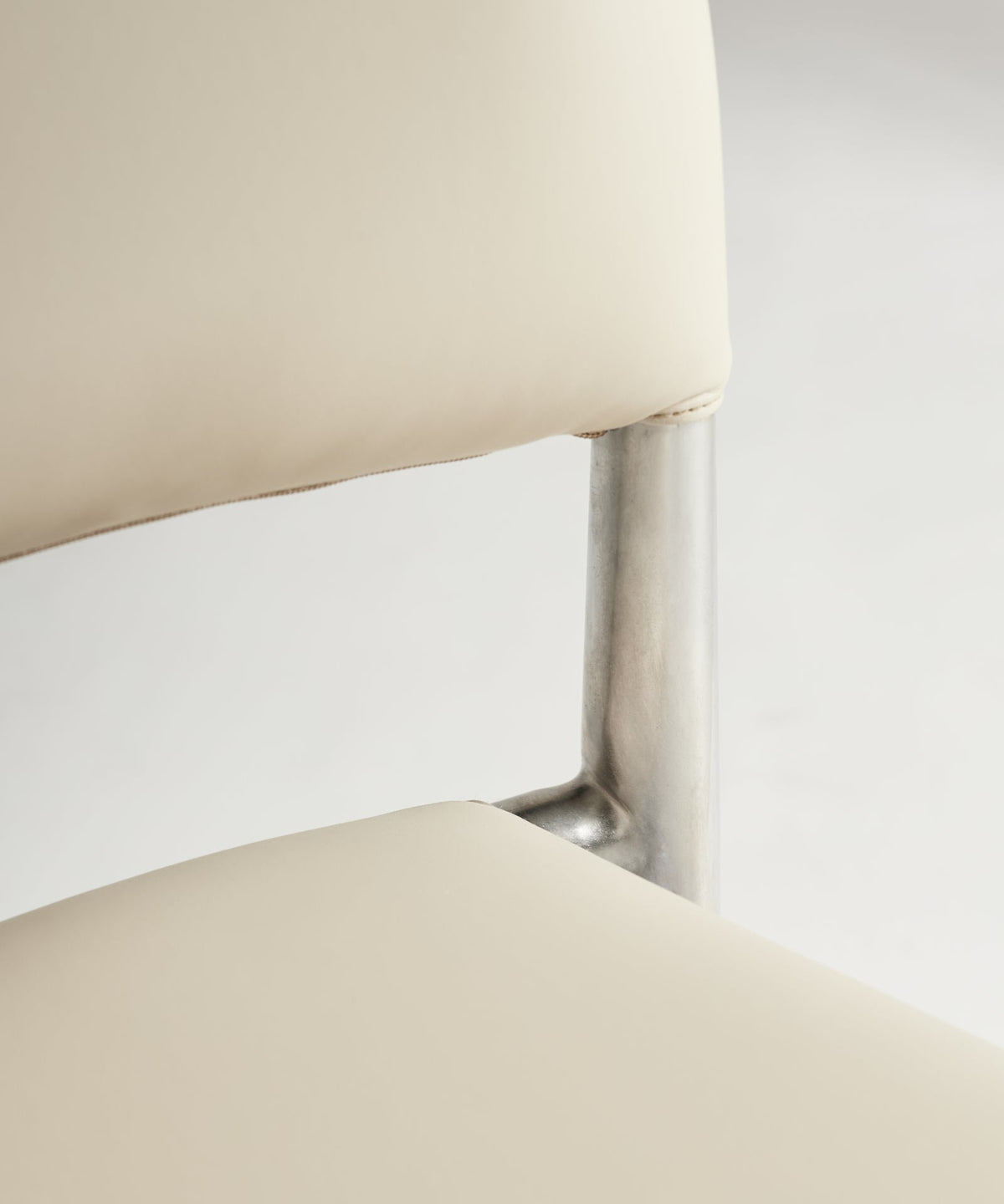 Chaise de salle à manger en métal rembourré Blair