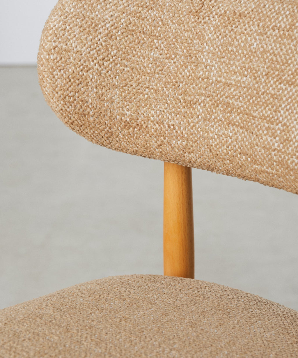 Chaise de salle à manger en bois et rembourrée Dean