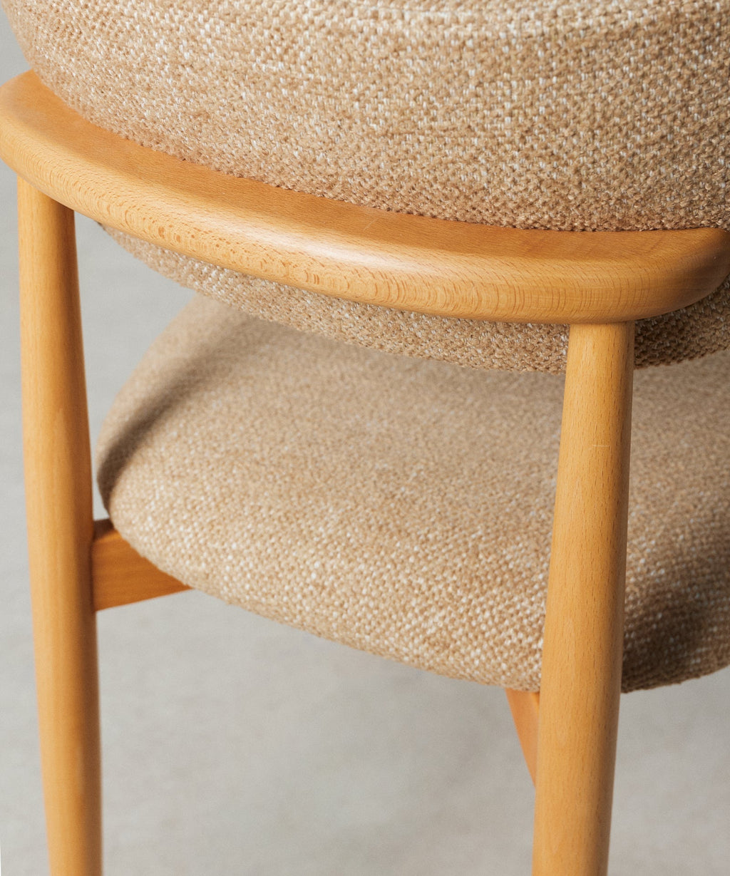 Chaise de salle à manger en bois et rembourrée Dean