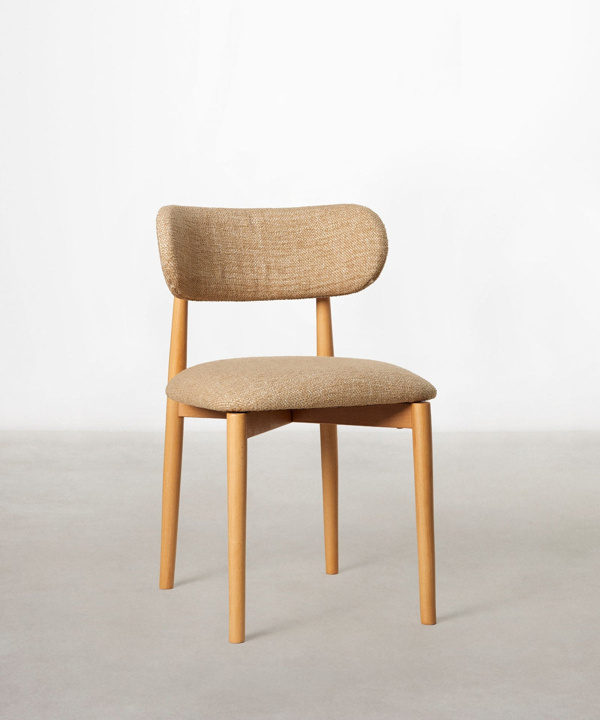 Chaise de salle à manger en bois et rembourrée Dean