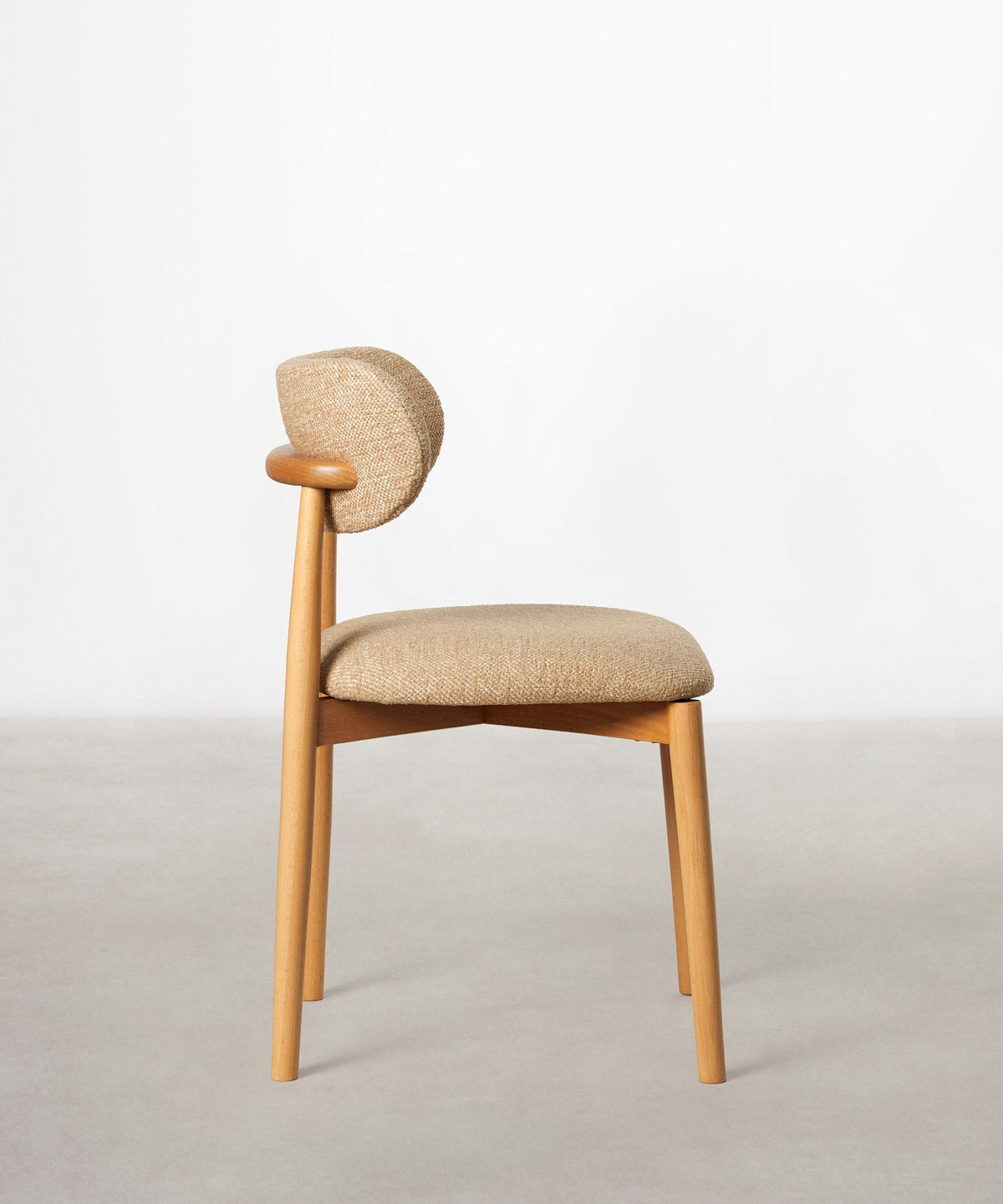 Chaise de salle à manger en bois et rembourrée Dean