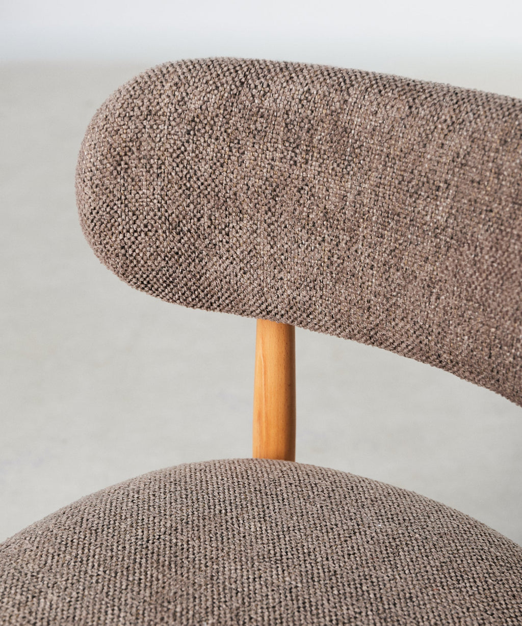 Chaise de salle à manger en bois et rembourrée Dean