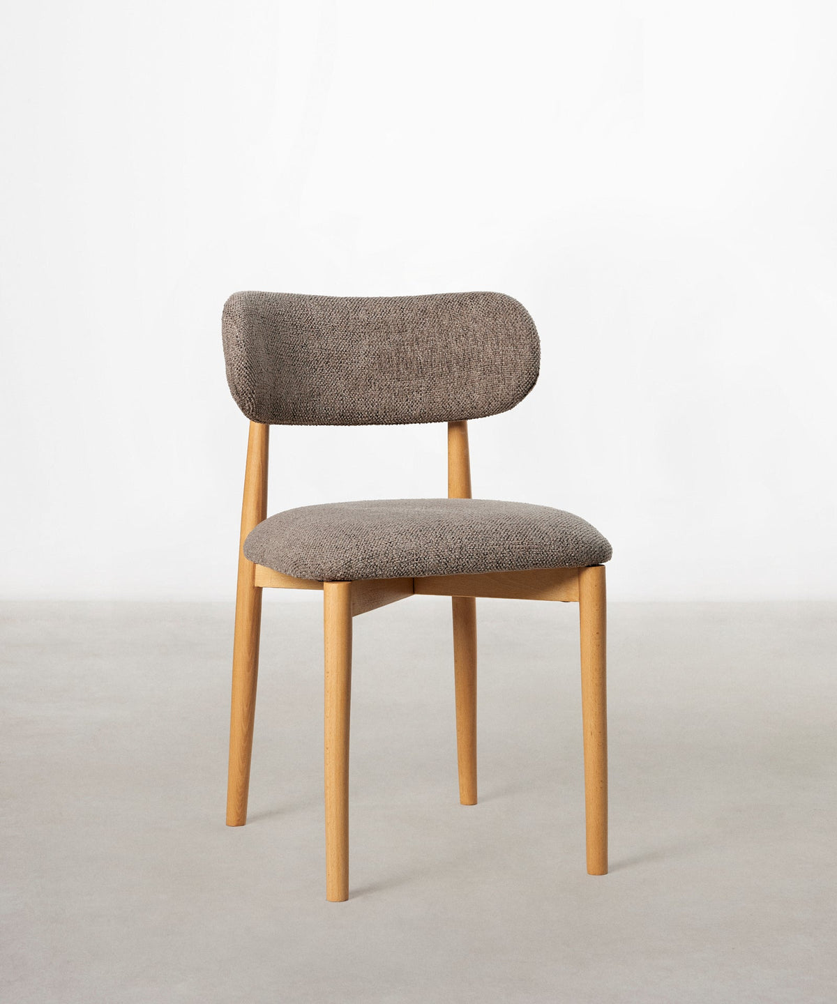 Chaise de salle à manger en bois et rembourrée Dean