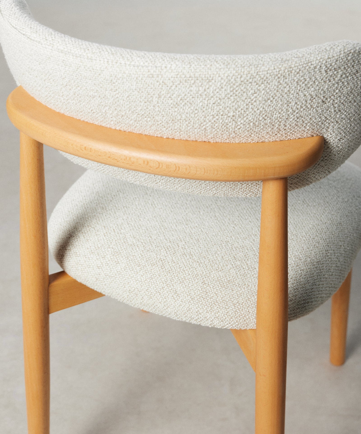 Chaise de salle à manger en bois et rembourrée Dean