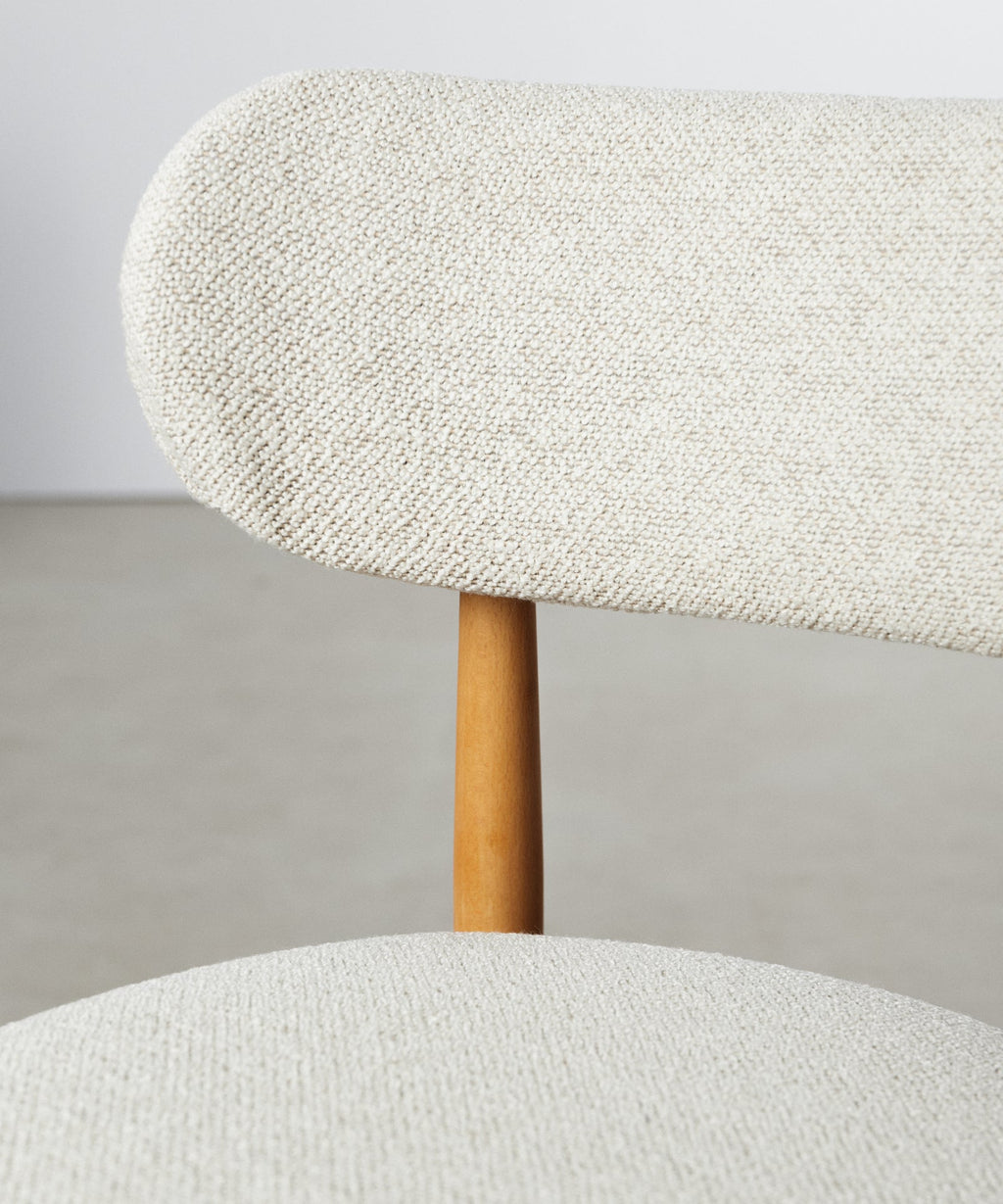 Chaise de salle à manger en bois et rembourrée Dean