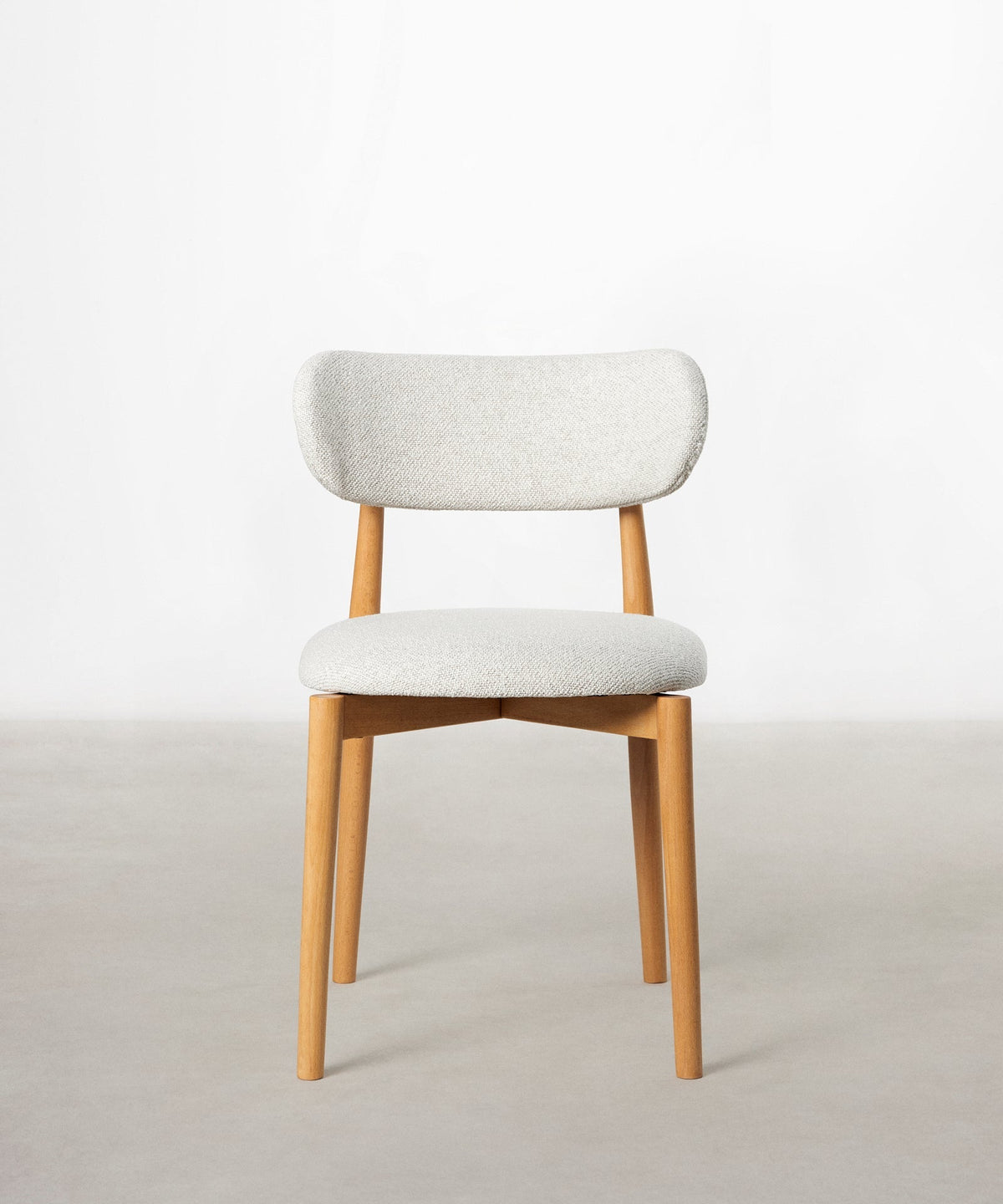 Chaise de salle à manger en bois et rembourrée Dean