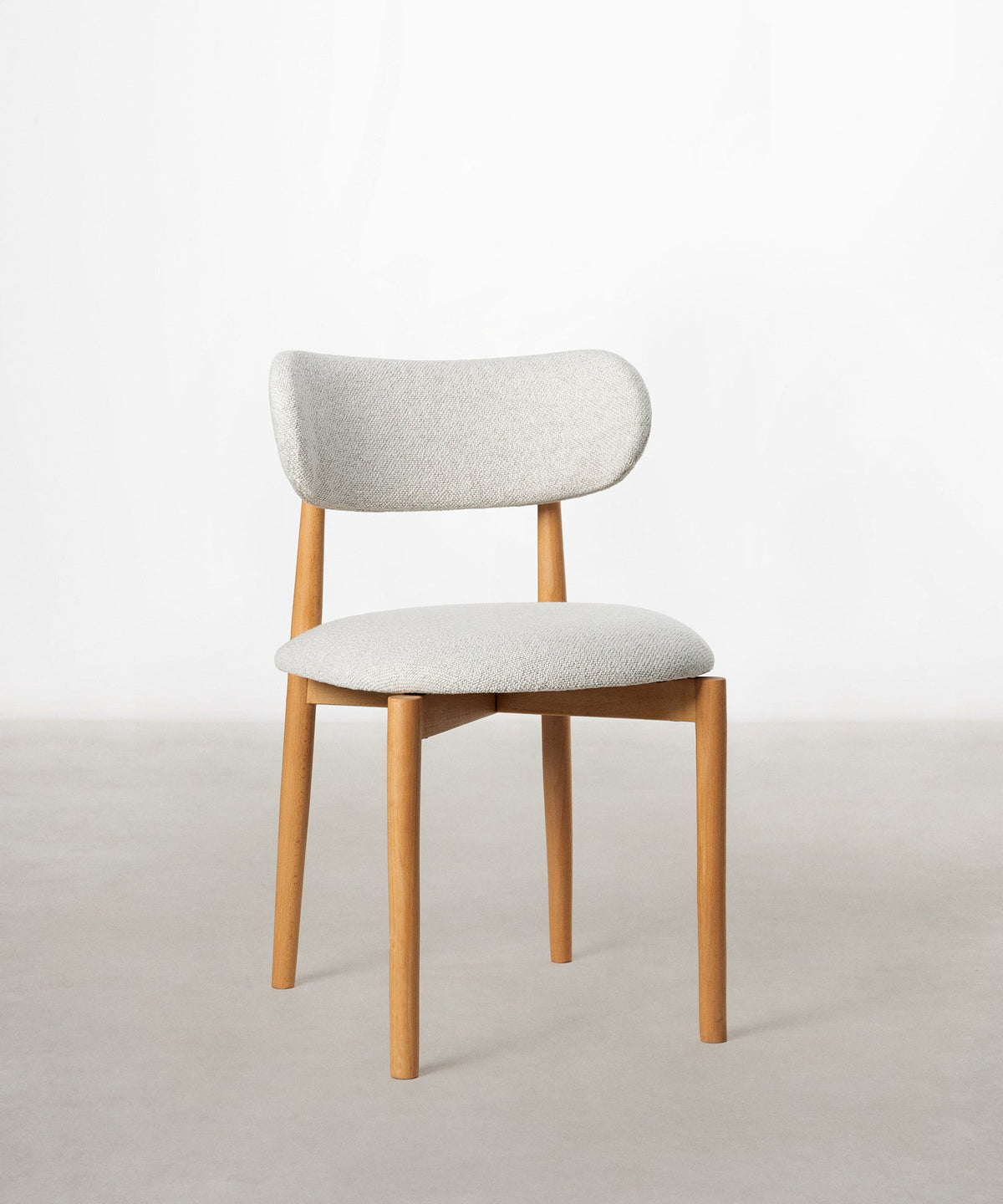 Chaise de salle à manger en bois et rembourrée Dean