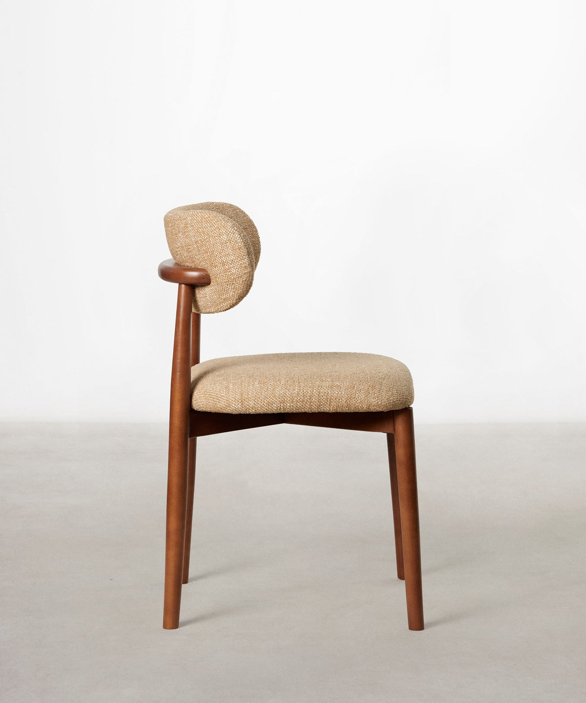 Chaise de salle à manger en bois et rembourrée Dean