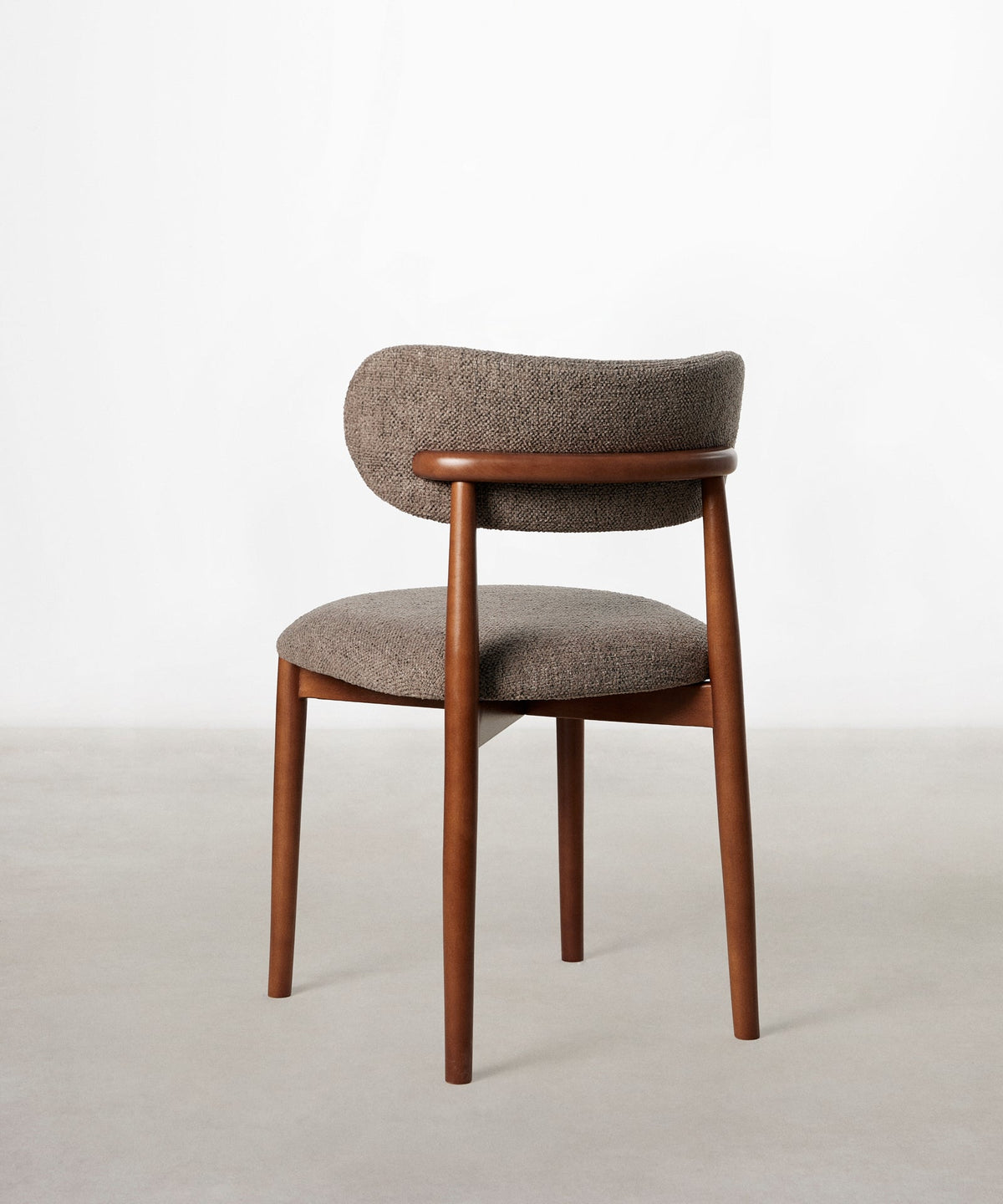 Chaise de salle à manger en bois et rembourrée Dean