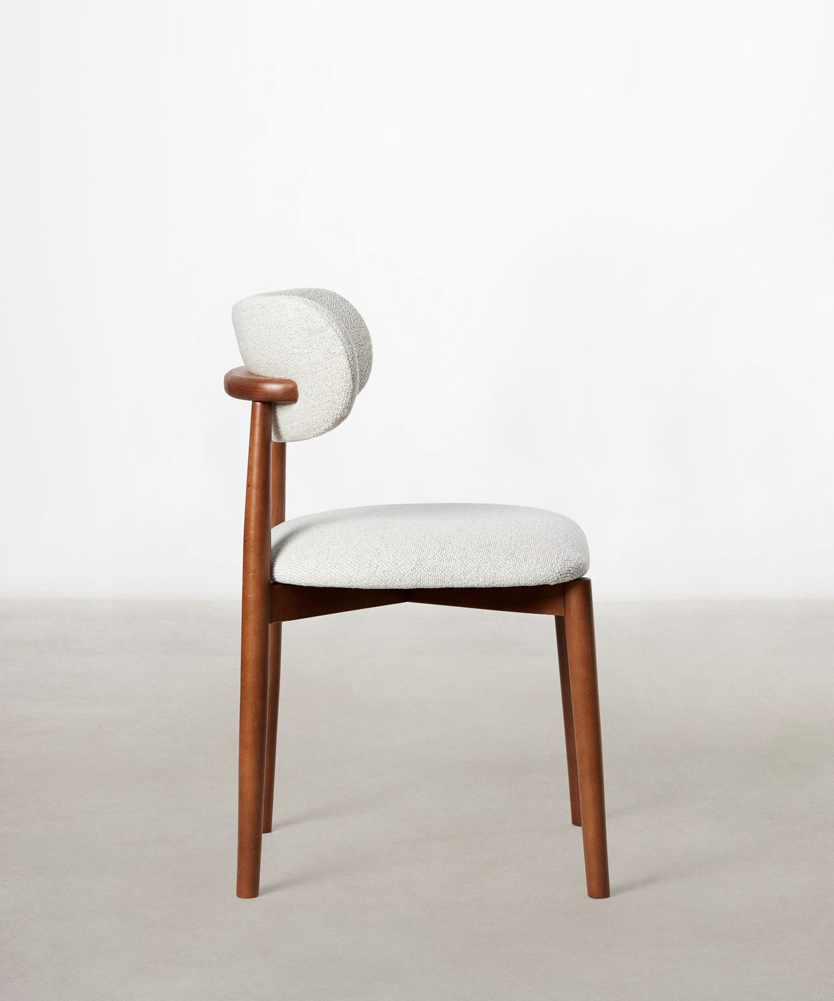 Chaise de salle à manger en bois et rembourrée Dean