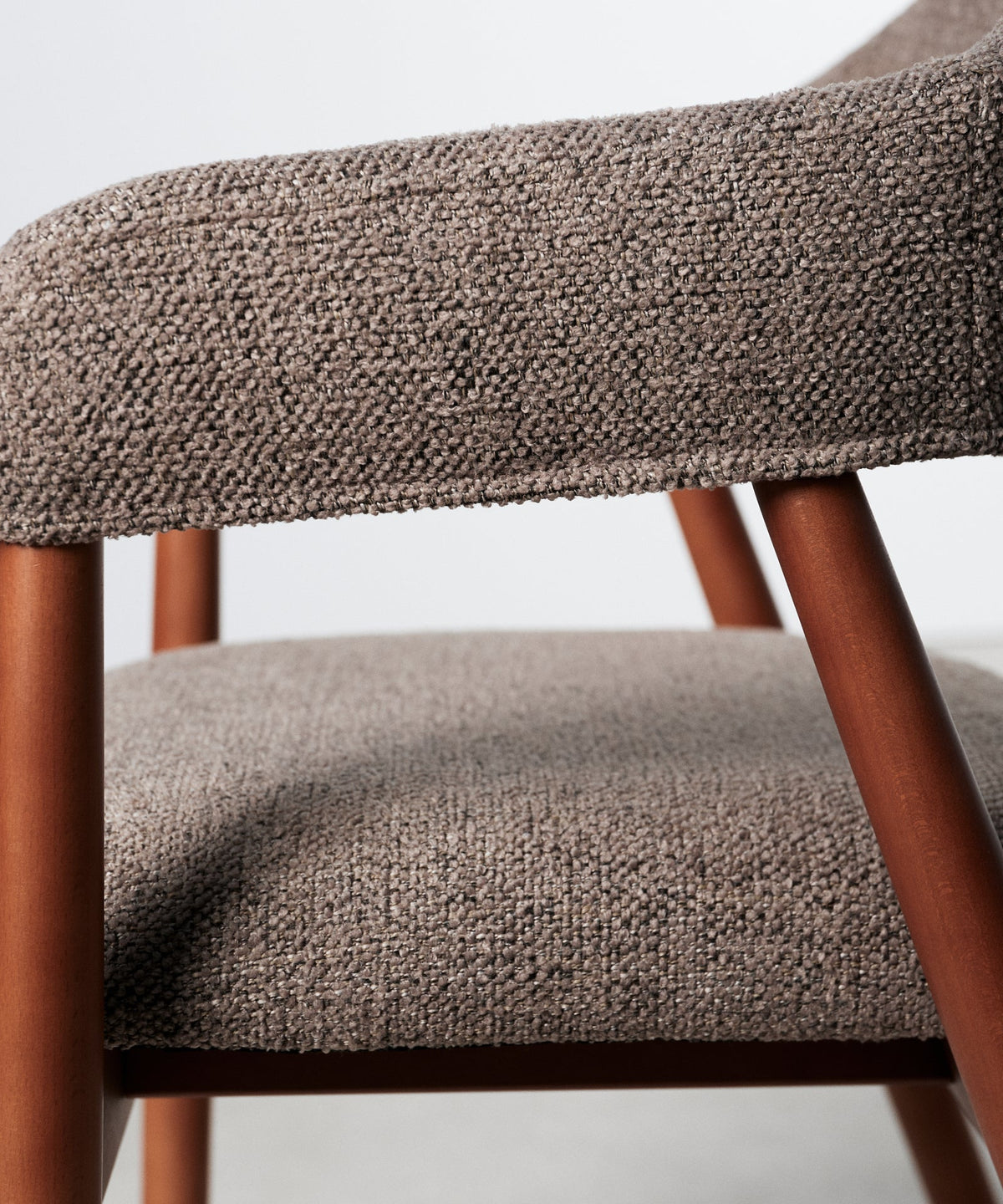 Chaise de salle à manger en métal rembourrée Tesa