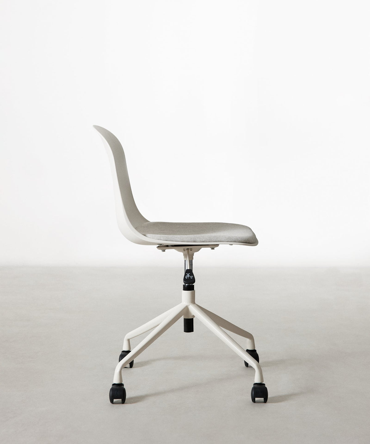 Chaise de Bureau en Polypropylène avec Assise en Tissu Annie