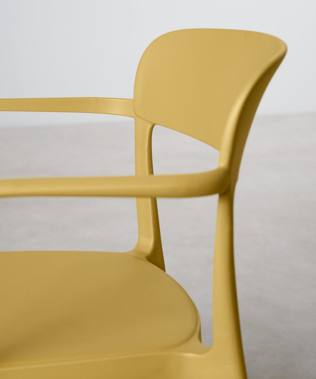 Chaise en polypropylène avec accoudoirs Saria