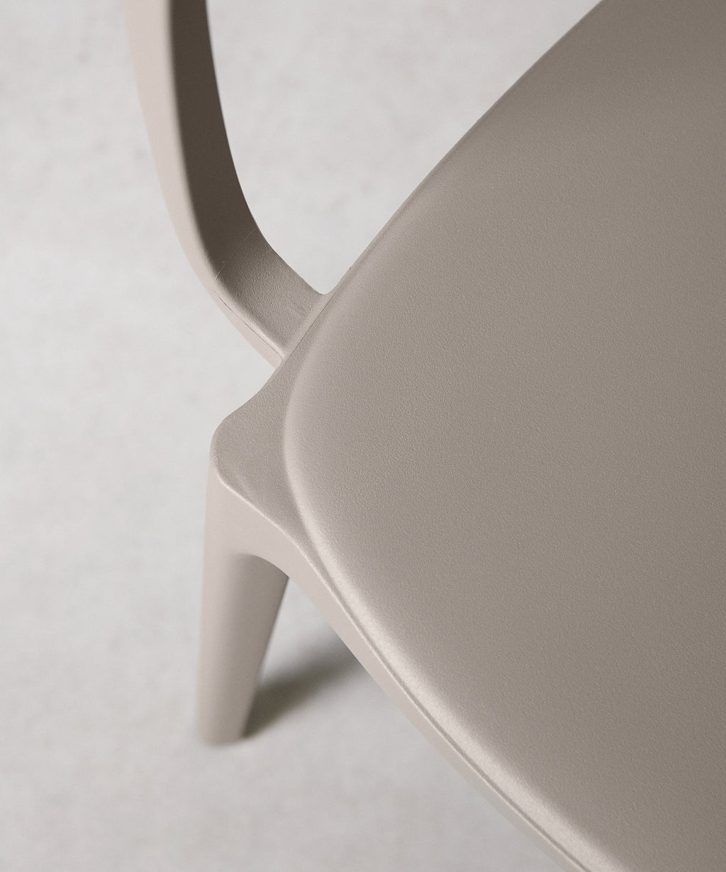 Chaise en polypropylène avec accoudoirs Saria