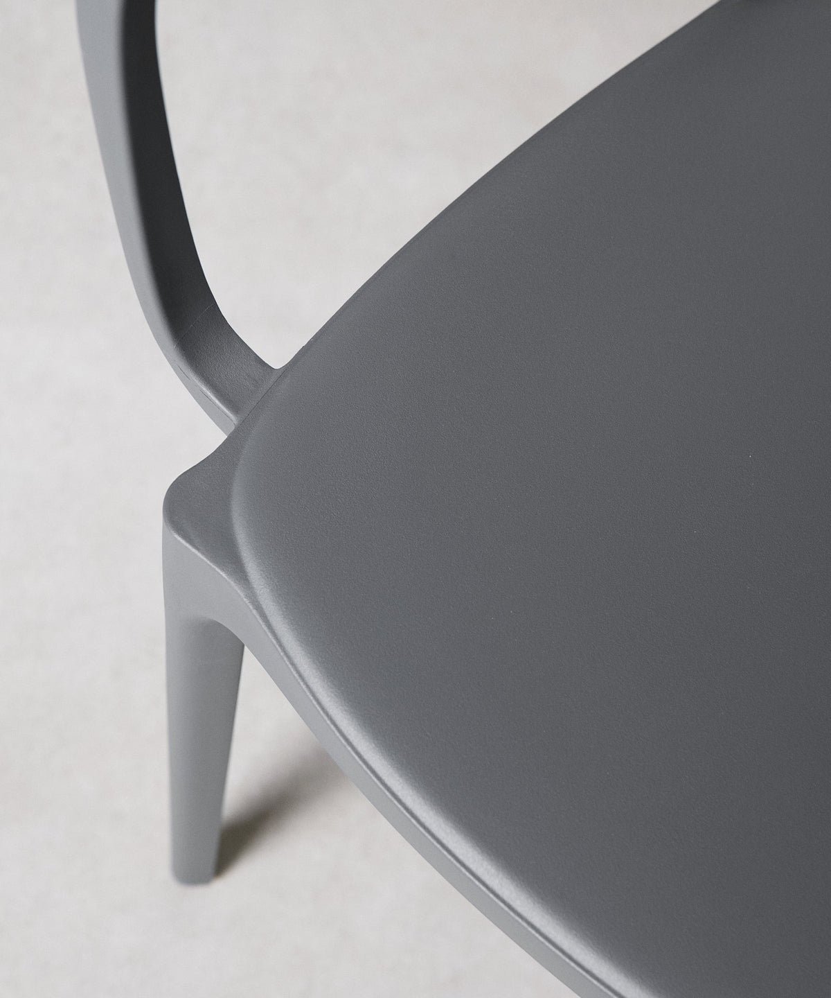 Chaise en polypropylène avec accoudoirs Saria