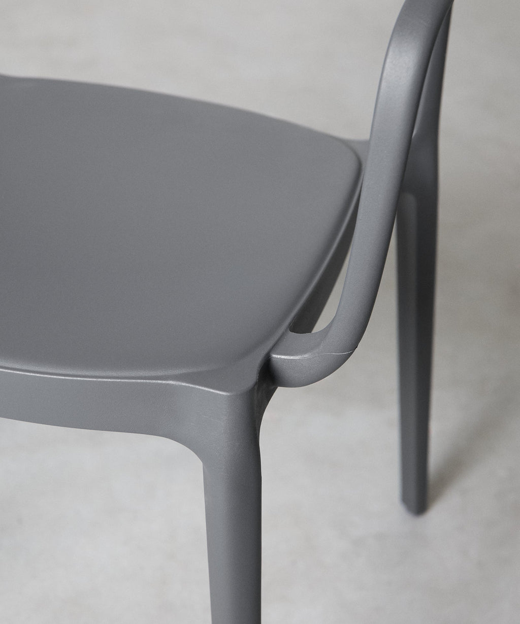 Chaise en polypropylène avec accoudoirs Saria