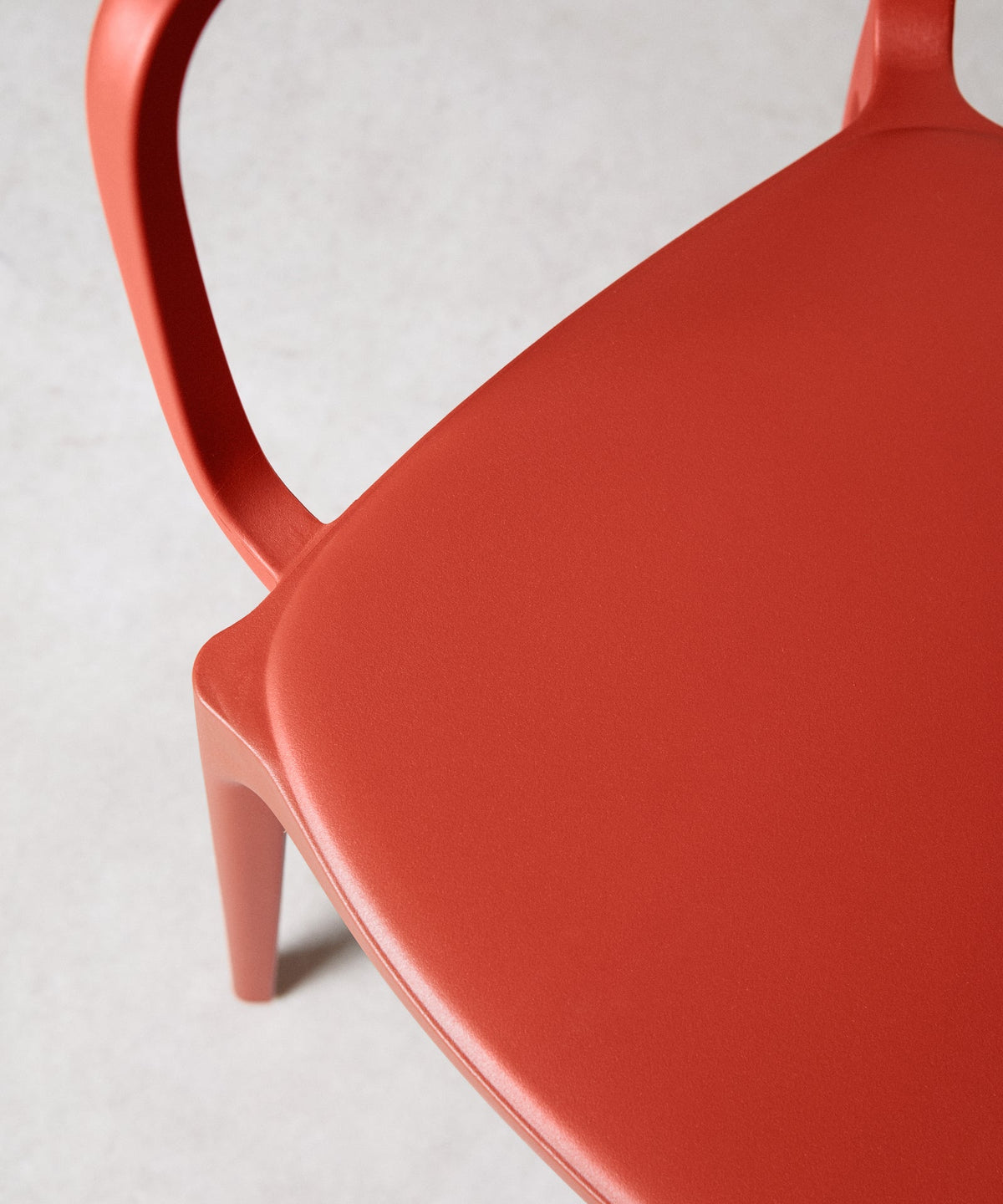 Chaise en polypropylène avec accoudoirs Saria